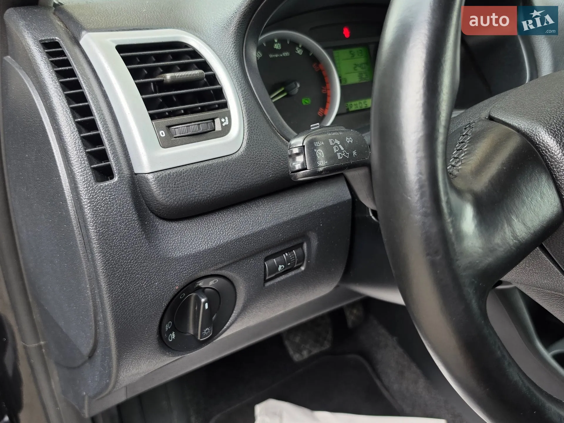 2011 Skoda Fabia - мініатюра 27