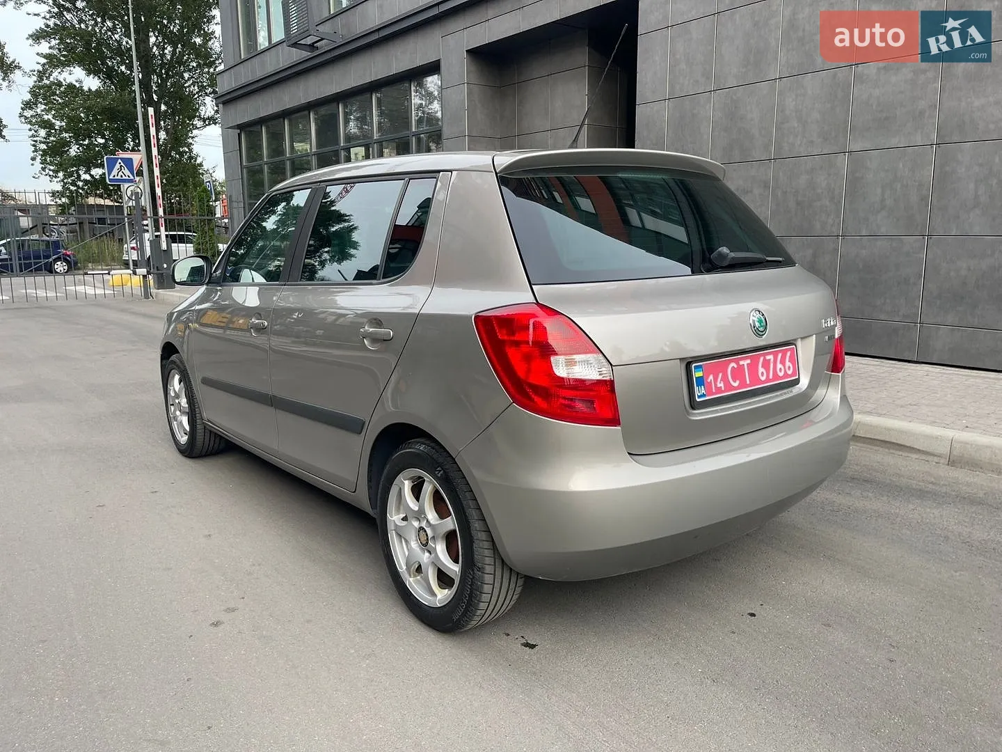 2011 Skoda Fabia - мініатюра 8