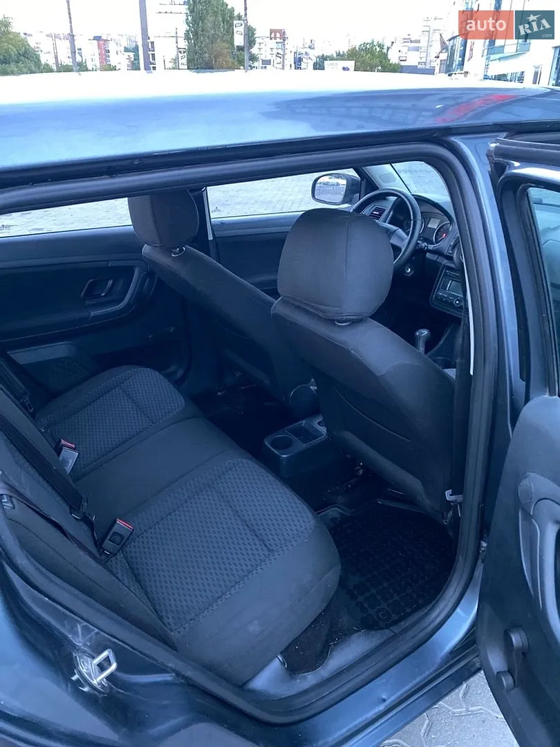 2010 Skoda Fabia - мініатюра 11