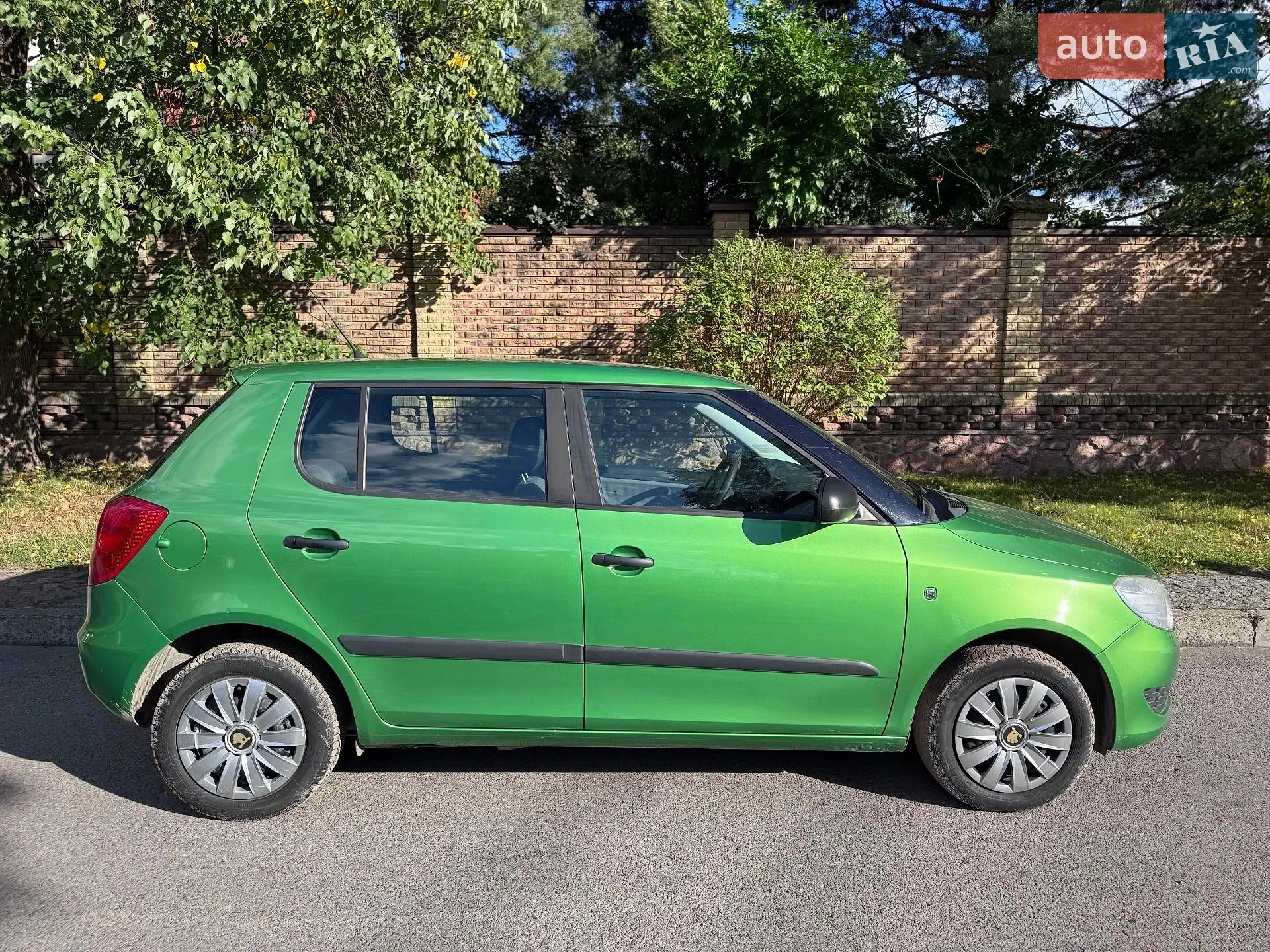 2011 Skoda Fabia - мініатюра 2
