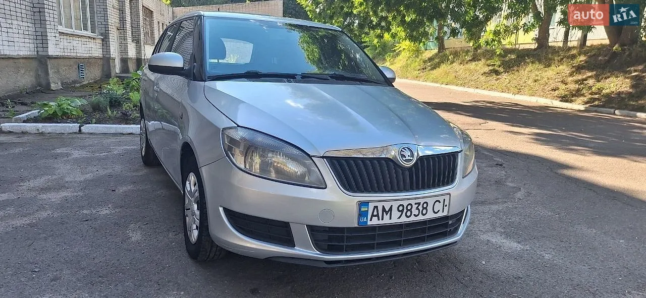 2012 Skoda Fabia - мініатюра 3