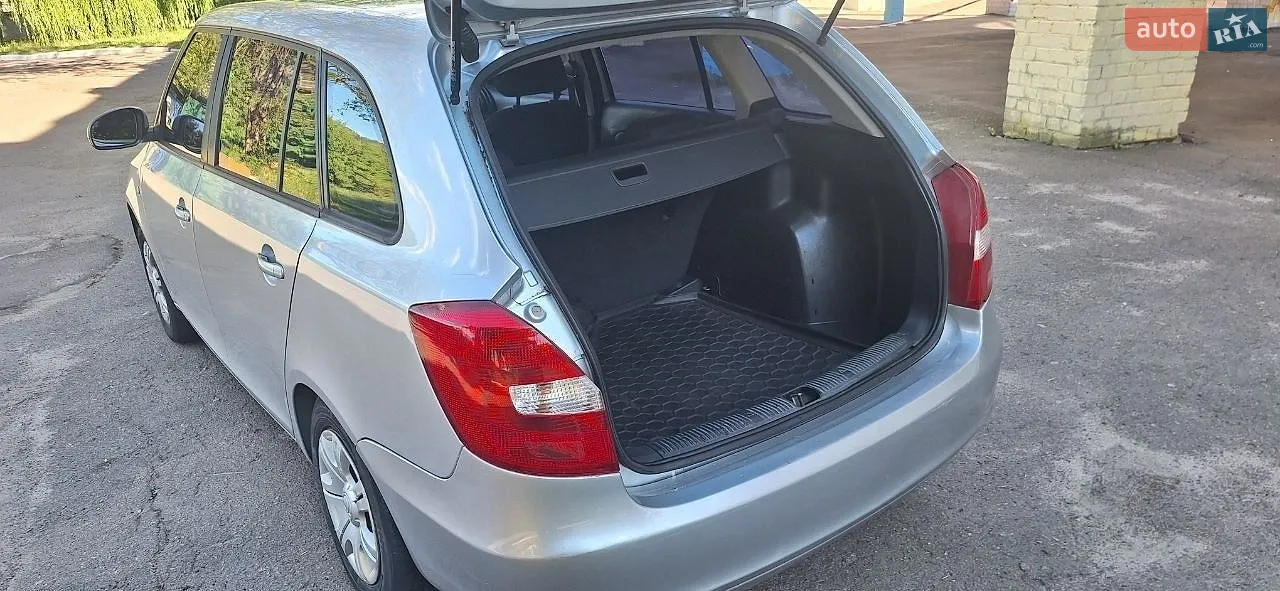 2012 Skoda Fabia - мініатюра 8
