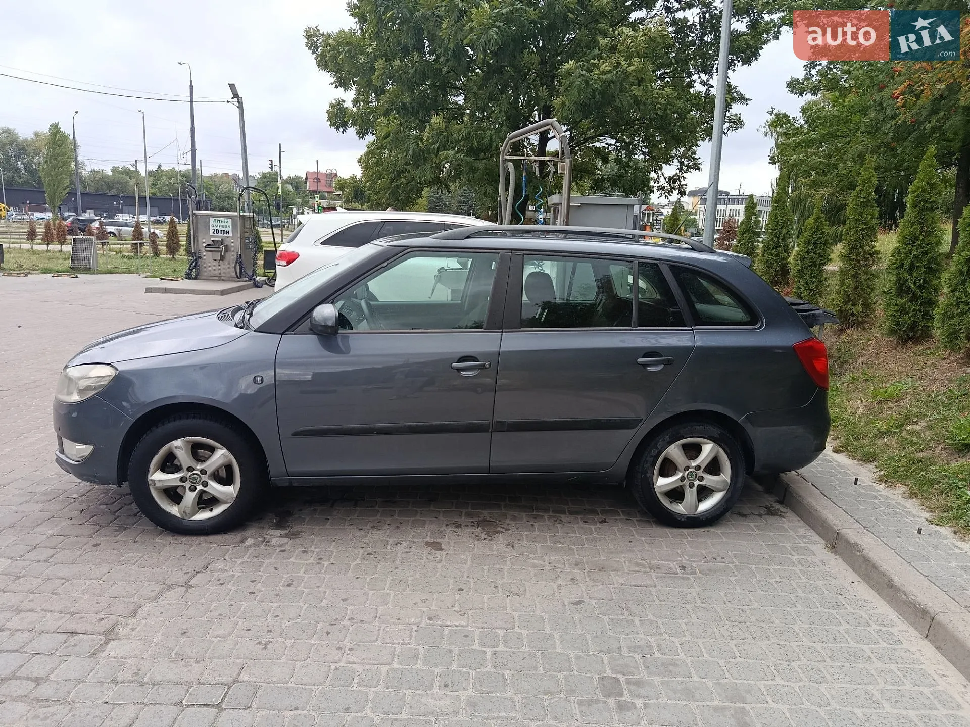 2010 Skoda Fabia - мініатюра 2