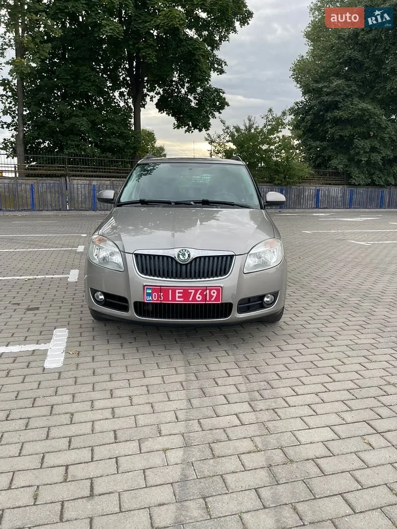 2010 Skoda Fabia - мініатюра 2