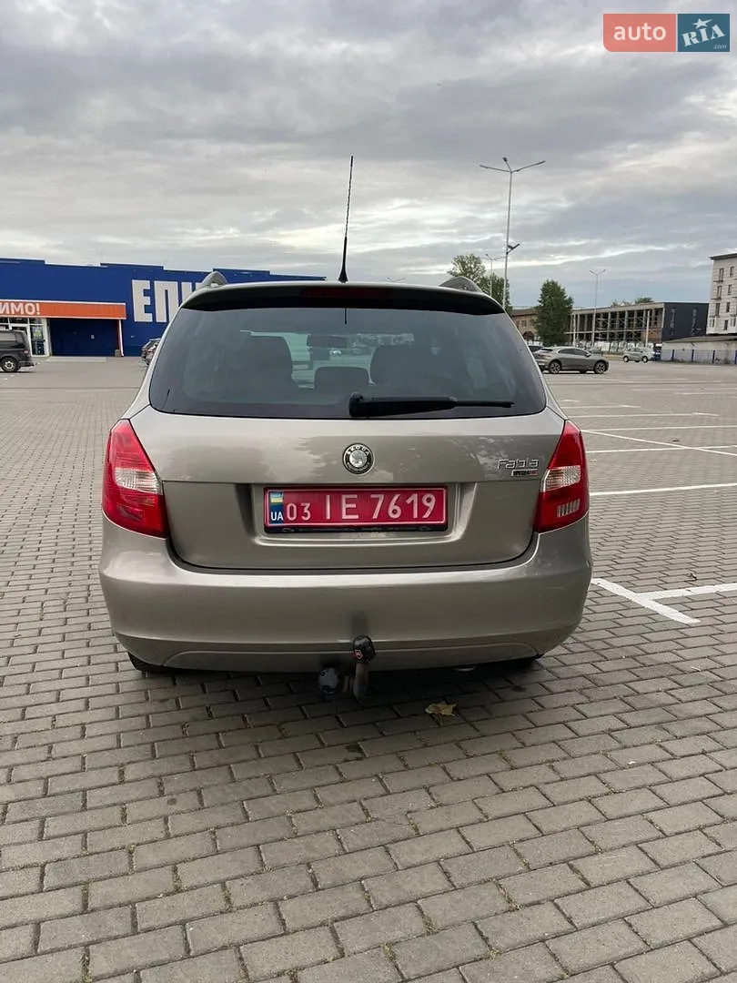 2010 Skoda Fabia - мініатюра 6