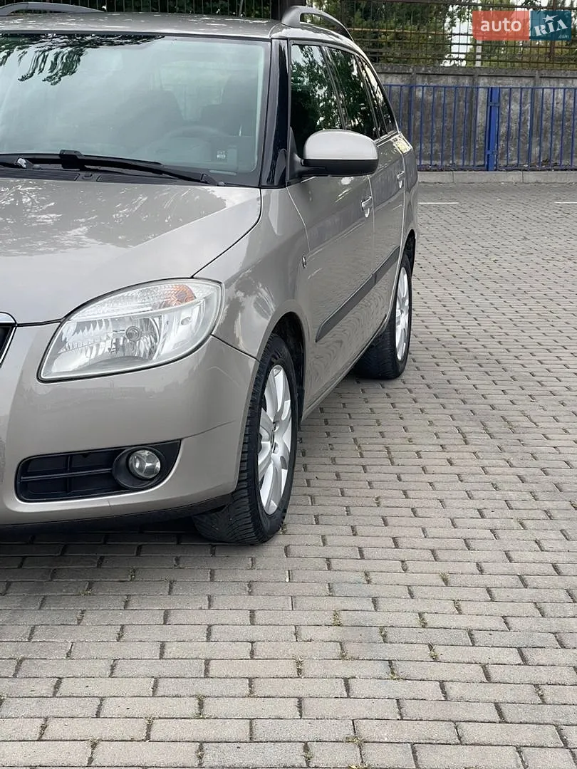2010 Skoda Fabia - мініатюра 12