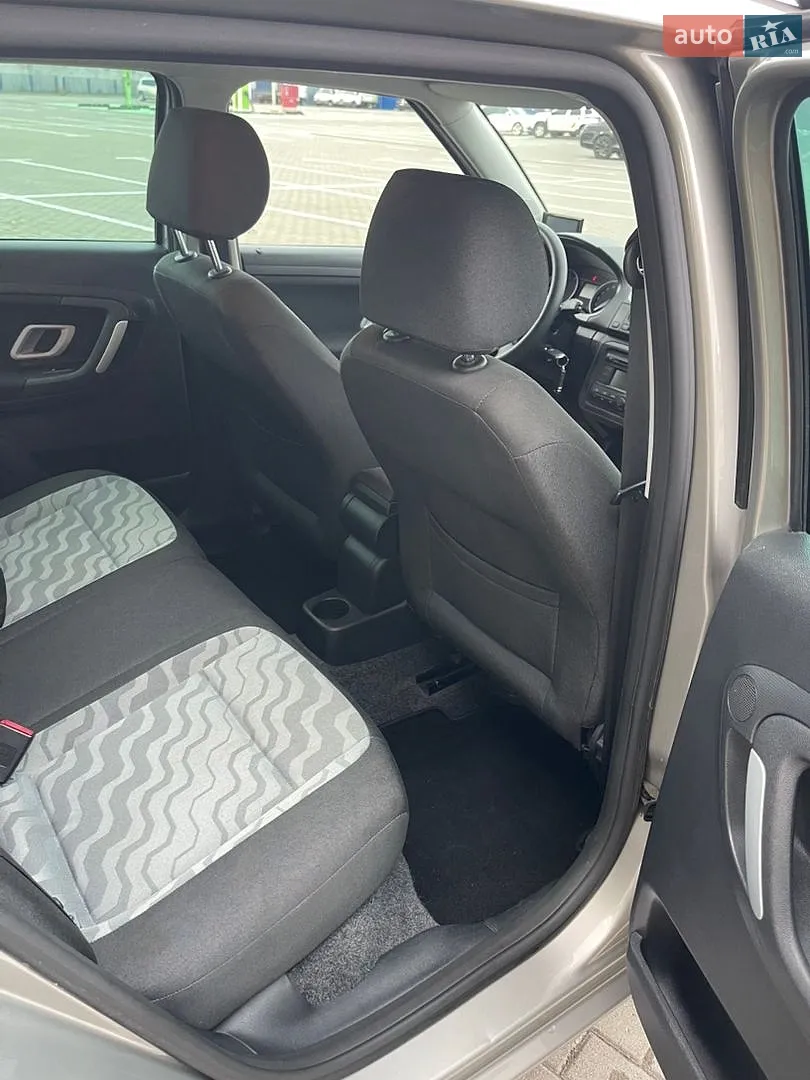 2010 Skoda Fabia - мініатюра 24