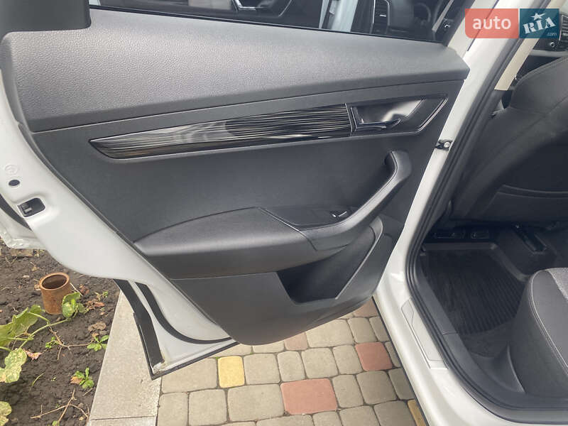 Внедорожник / Кроссовер Skoda Karoq 2022 в Краснограде