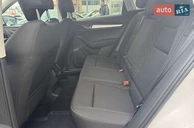 Внедорожник / Кроссовер Skoda Karoq 2018 в 