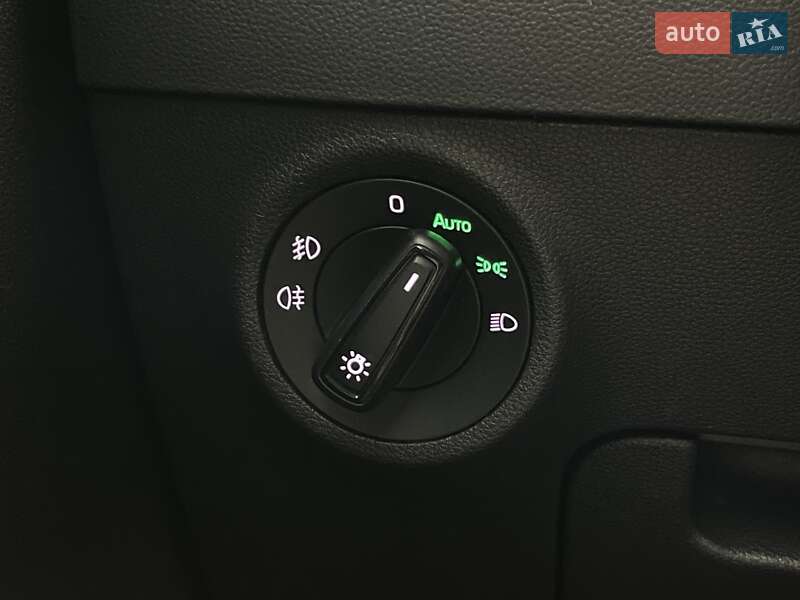 Внедорожник / Кроссовер Skoda Karoq 2019 в Киеве