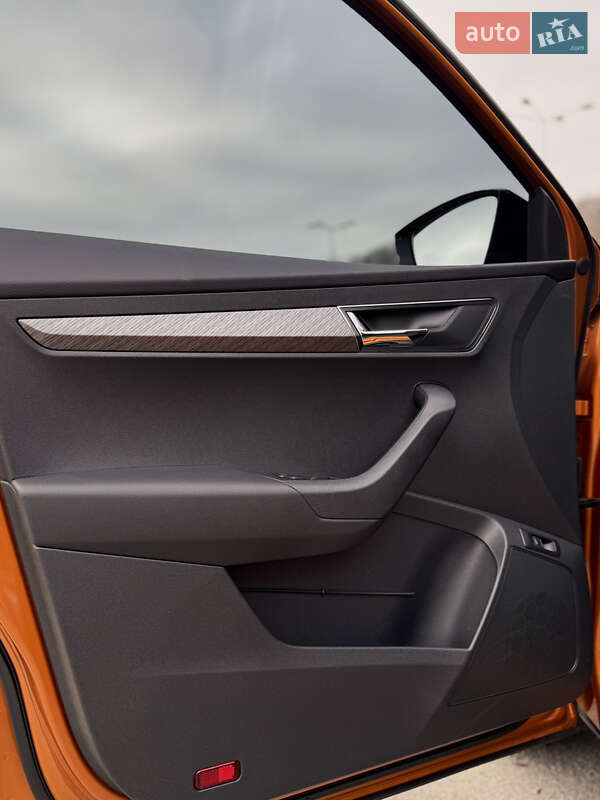 Внедорожник / Кроссовер Skoda Karoq 2024 в Днепре