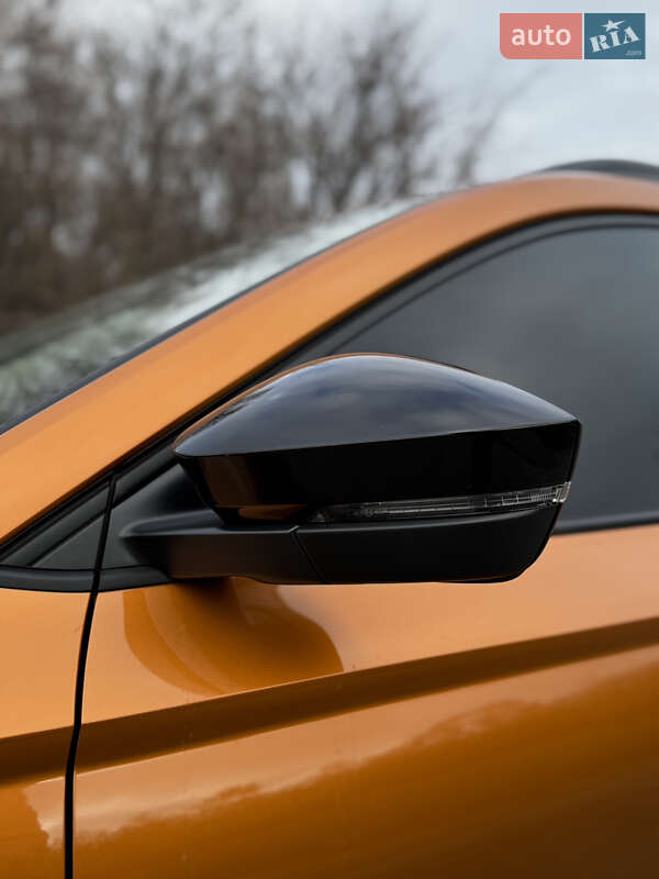 Внедорожник / Кроссовер Skoda Karoq 2024 в Днепре