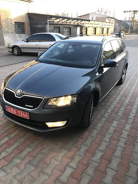Skoda Octavia A7 green line
