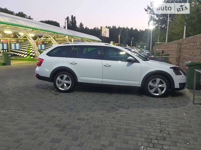Универсал Skoda Octavia Scout 2017 в Новомиргороде