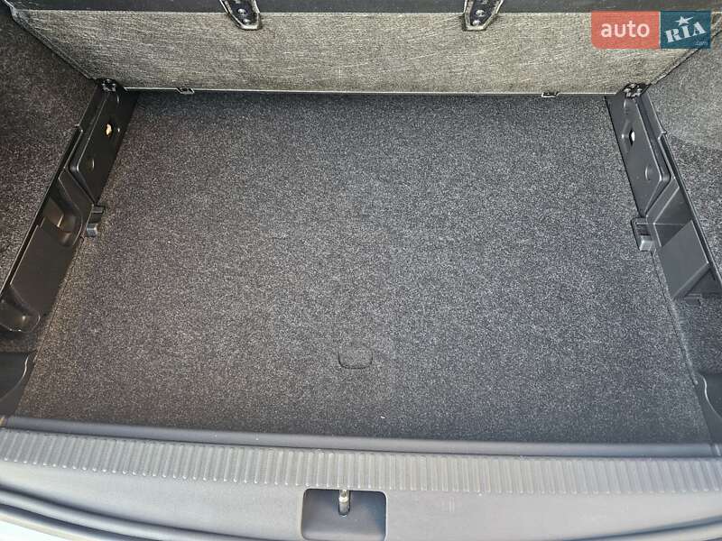 Универсал Skoda Octavia Scout 2017 в Киеве фото 25 Универсал Skoda Octavia Scout 2017 в Киеве