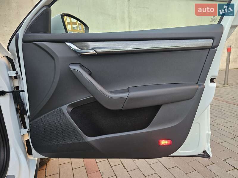 Универсал Skoda Octavia Scout 2017 в Киеве фото 45 Универсал Skoda Octavia Scout 2017 в Киеве