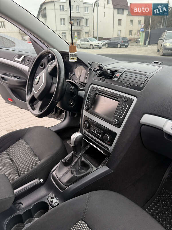 Универсал Skoda Octavia Scout 2010 в Славском