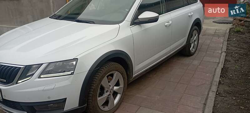 Универсал Skoda Octavia Scout 2015 в Бобровице