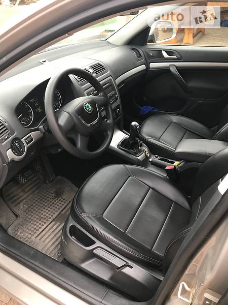 Седан Skoda Octavia 2010 в Ужгороде