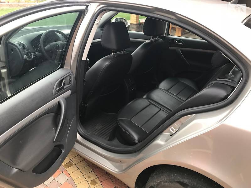 Седан Skoda Octavia 2010 в Ужгороде