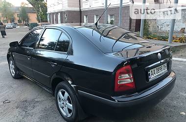 Седан Skoda Octavia 2002 в Каменском