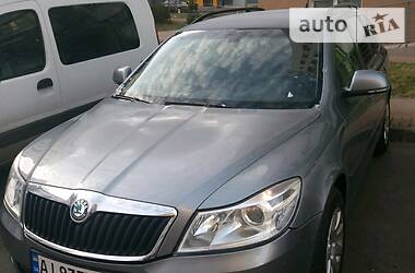 Универсал Skoda Octavia 2013 в Вишневом