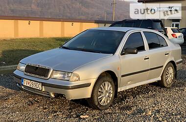 Седан Skoda Octavia 1999 в Иршаве