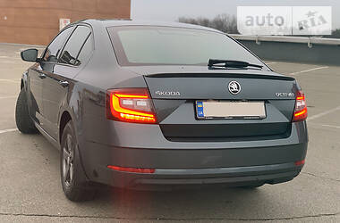 Седан Skoda Octavia 2017 в 