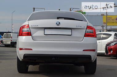 Седан Skoda Octavia 2015 в 