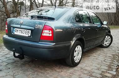 Седан Skoda Octavia 2004 в 