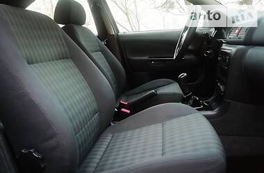 Седан Skoda Octavia 2004 в 
