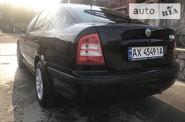 Хетчбек Skoda Octavia 2005 в 