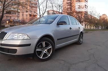 Седан Skoda Octavia 2004 в 