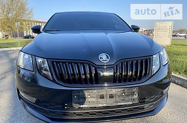 Седан Skoda Octavia 2018 в 