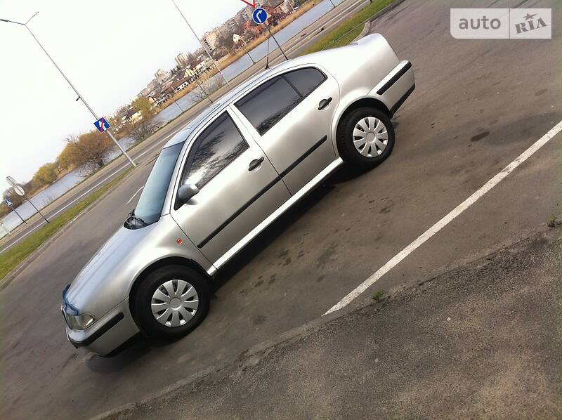 Седан Skoda Octavia 1999 в 
