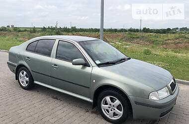 Хэтчбек Skoda Octavia 2002 в Городке