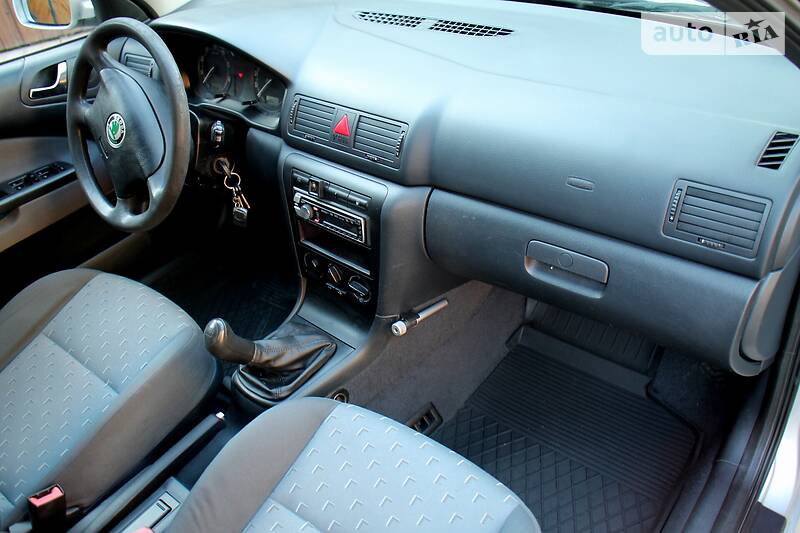 Седан Skoda Octavia 2002 в Полтаві