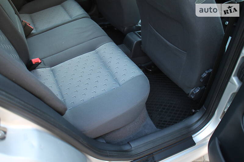 Седан Skoda Octavia 2002 в Полтаві