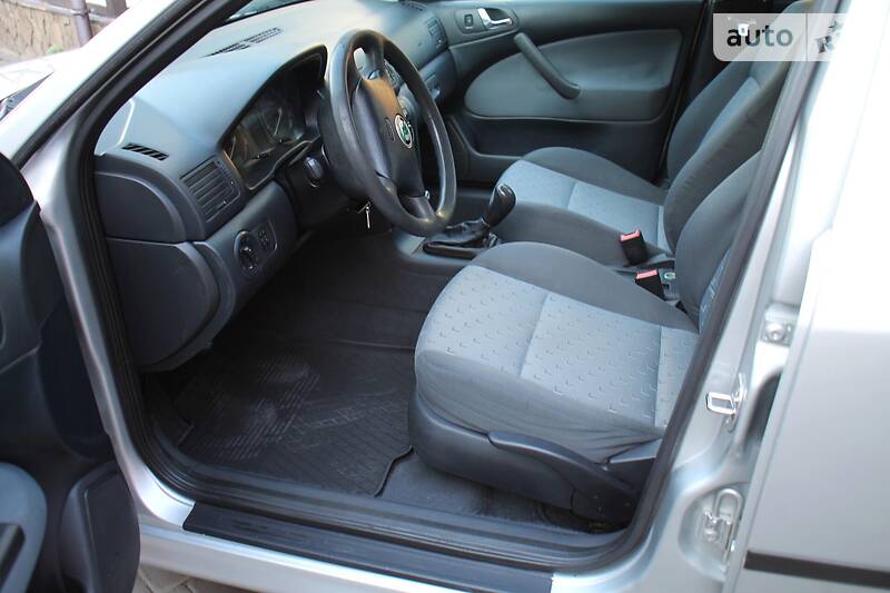 Седан Skoda Octavia 2002 в Полтаві