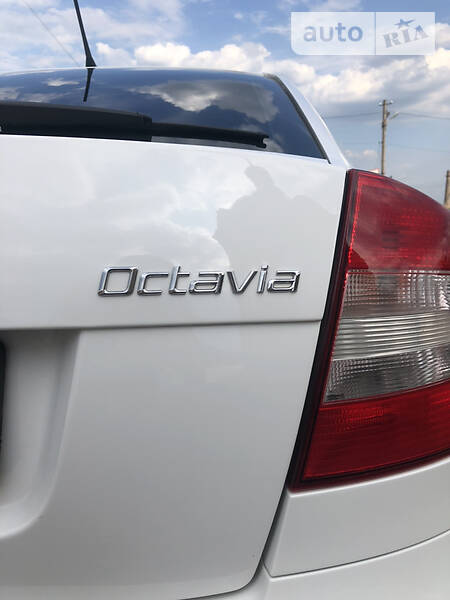 Ліфтбек Skoda Octavia 2012 в Ізюмі