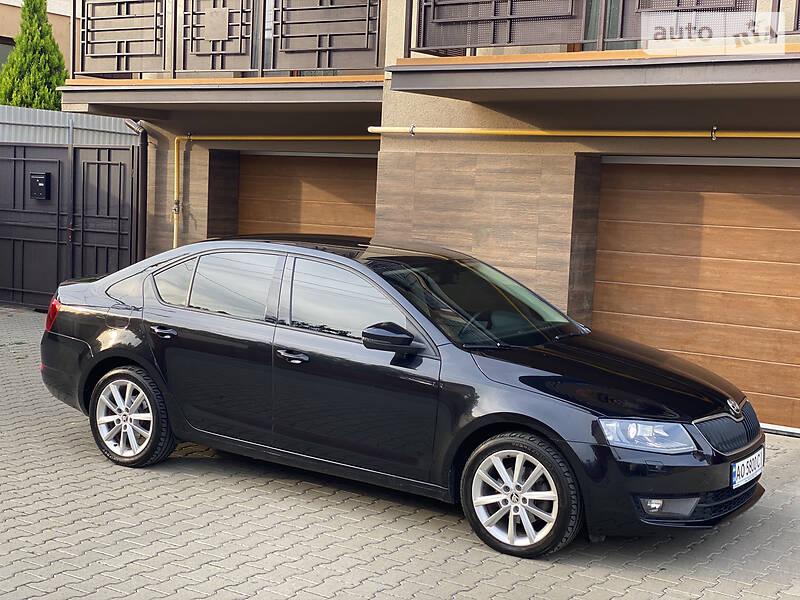 Седан Skoda Octavia 2015 в Ужгороде