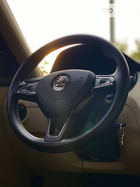 Седан Skoda Octavia 2015 в Ужгороде