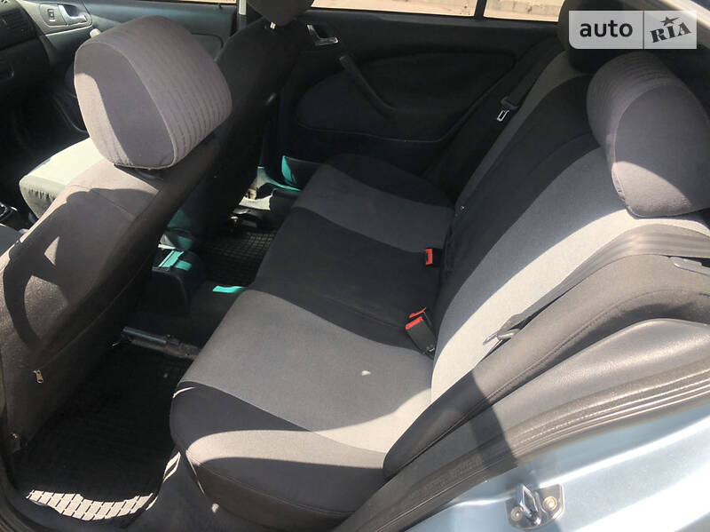 Хетчбек Skoda Octavia 2002 в 