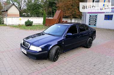 Седан Skoda Octavia 2001 в Надворной