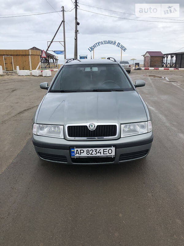 Универсал Skoda Octavia 2002 в Приморске