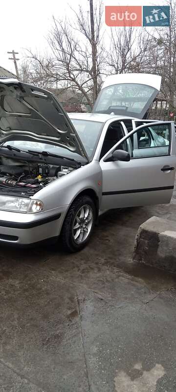 Ліфтбек Skoda Octavia 1999 в Корсунь-Шевченківському