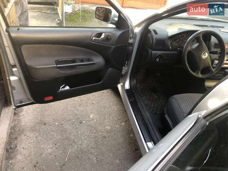 Лифтбек Skoda Octavia 2002 в Луцке