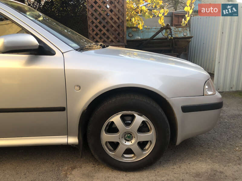 Лифтбек Skoda Octavia 2002 в Луцке