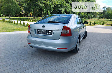 Седан Skoda Octavia 2010 в Львове