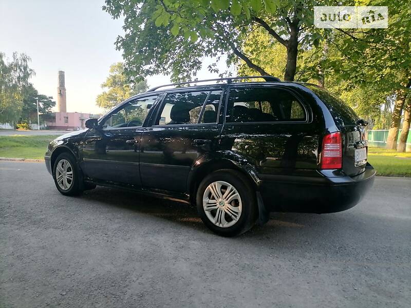 Универсал Skoda Octavia 2009 в Ромнах